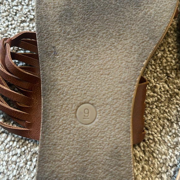 Universal Thread Sandals - Picture 3 of 4